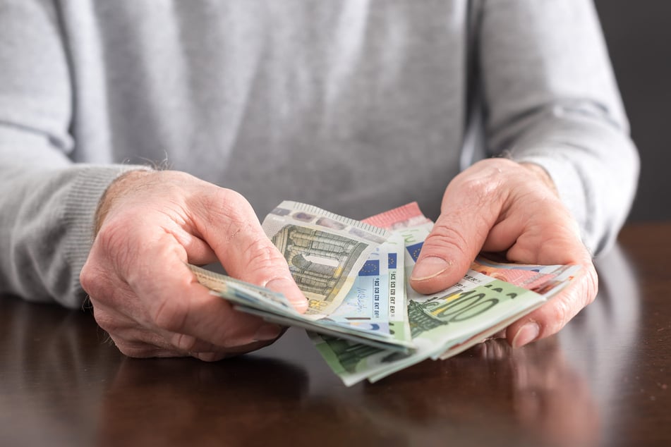 Dresden: Bank sei Dank: Senior vor Betrug bewahrt