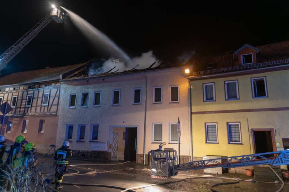 Der Dachstuhl brannte komplett aus.