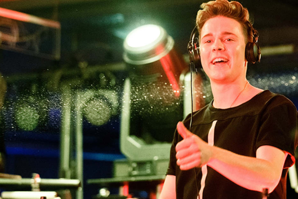 Der deutsche DJ und Musikproduzent Felix Jaehn beim Abschlußkonzert seiner Bonfire Tour im Parkhaus der Hamburger Elbphilharmonie.