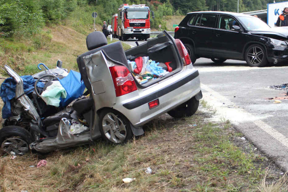 Ein Hyundai-Fahrer hat bei einem Zusammenstoß auf der Staatsstraße 2181 sein Leben verloren.
