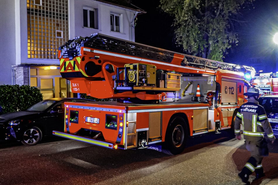 Stuttgart: Mitten in der Nacht brennt Wohnung: Zwei Verletzte