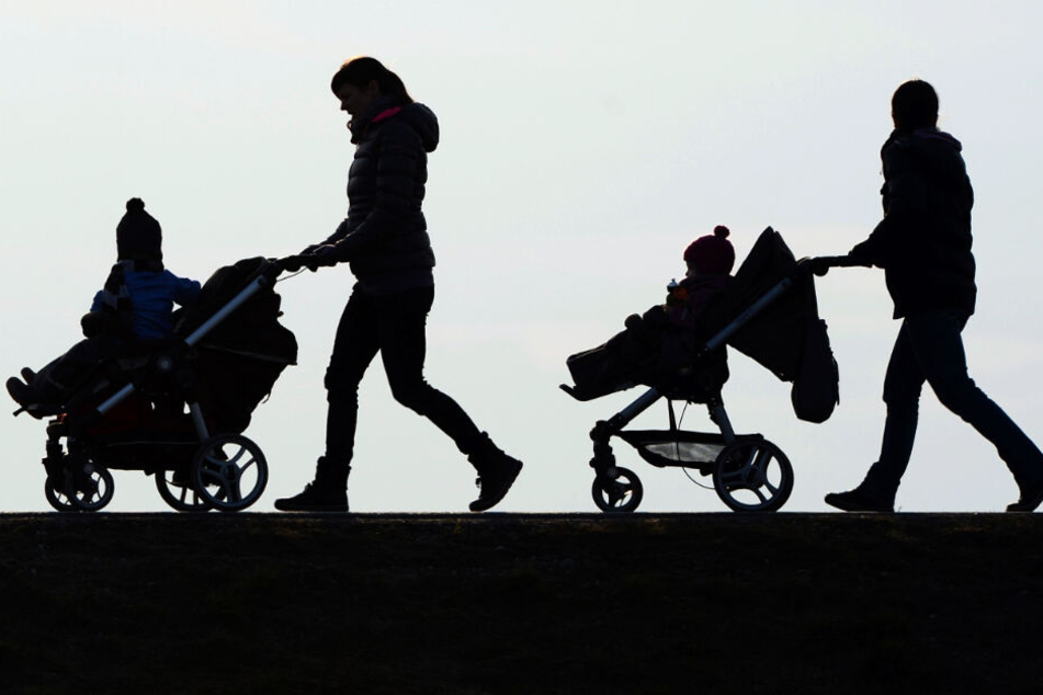 Die Frauen waren mit ihren Kindern spazieren als der Mann sie attackierte. (Symbolbild)