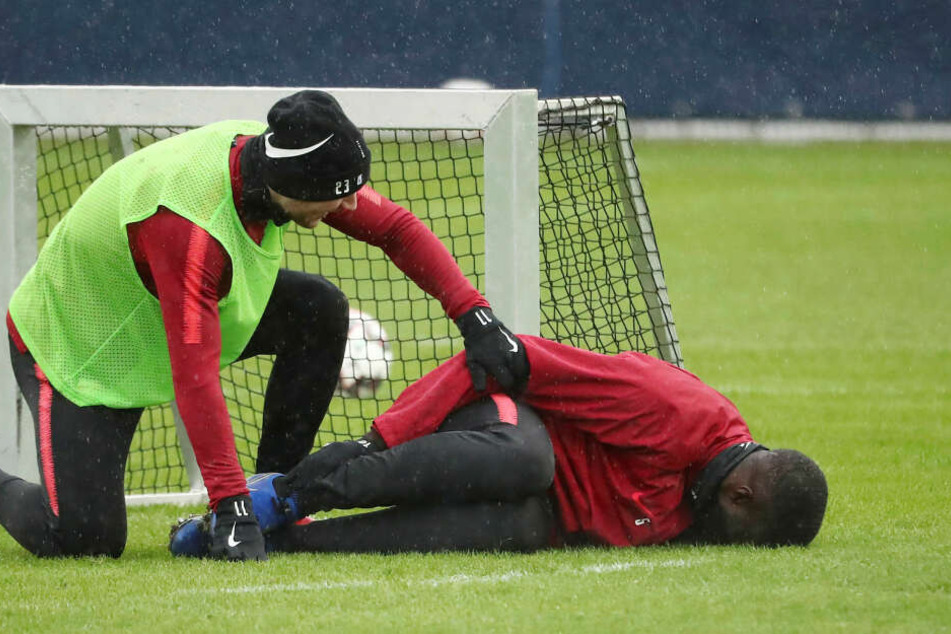 Am 8. Januar ist Upamecano bereits nach einem Foul von Timo Werner auf dem Rasen liegen geblieben, konnte dann aber weiter trainieren.
