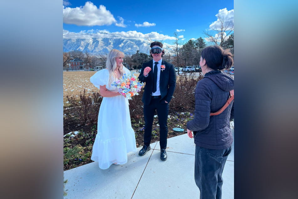 Mit diesem Hochzeitsfoto sorgte das amerikanische Brautpaar im Netz für Lacher.