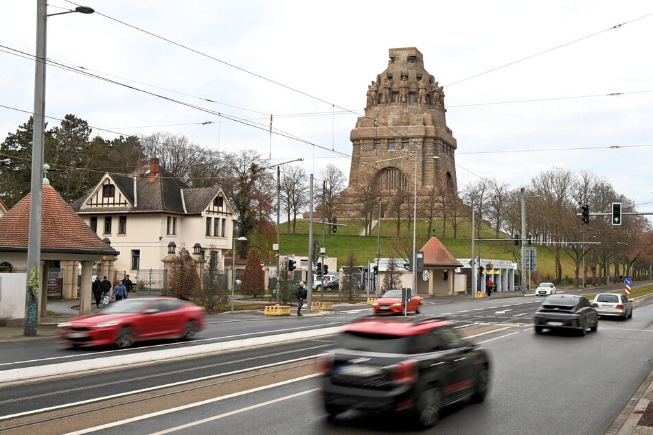 Mitte Oktober kam auf der Großbaustelle tragischerweise ein Arbeiter beim Unfall mit einem Bagger ums Leben.