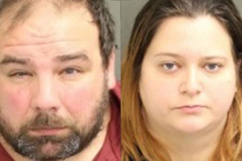 Stepfather Timothy Wilson (34, l.) and mother Kristen Swann (31) have since been arrested (collage).