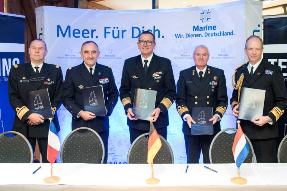 Die Admirale der fünf Staaten Belgien, Frankreich, Deutschland, der Niederlande und Großbritannien unterzeichneten den Vertrag.