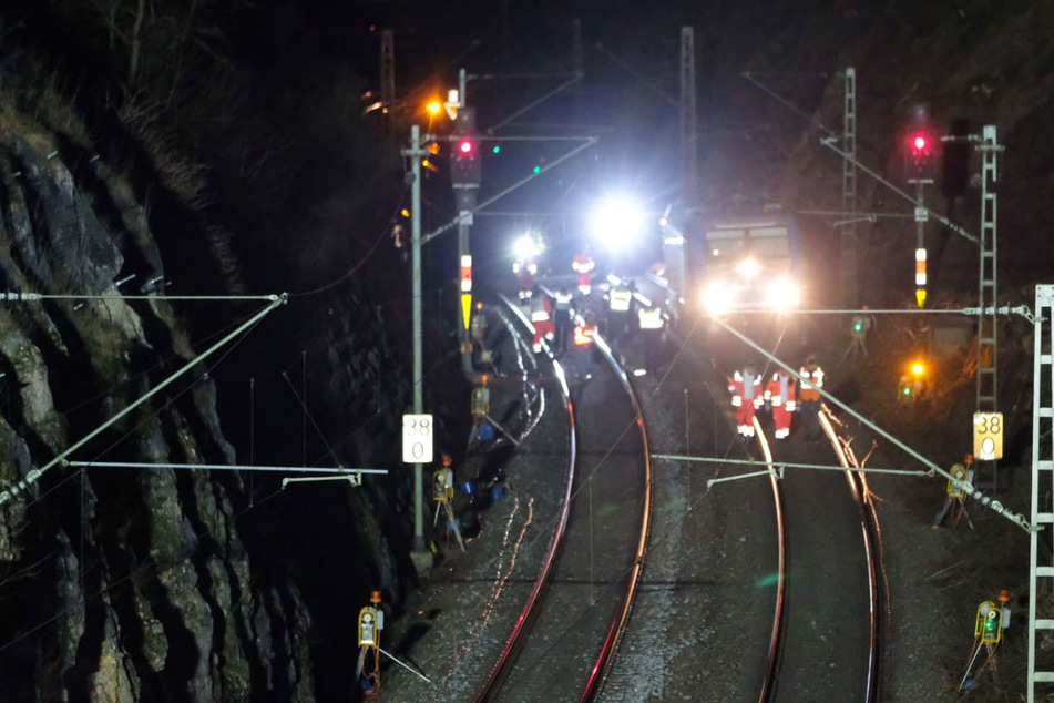 Schrecklicher Unfall in Bayern: Bahnmitarbeiter stirbt, weiterer schwer verletzt