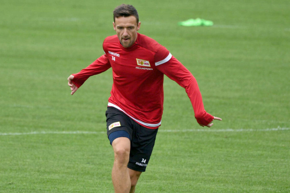 Neuzugang Christian Gentner beim Training in Aktion.