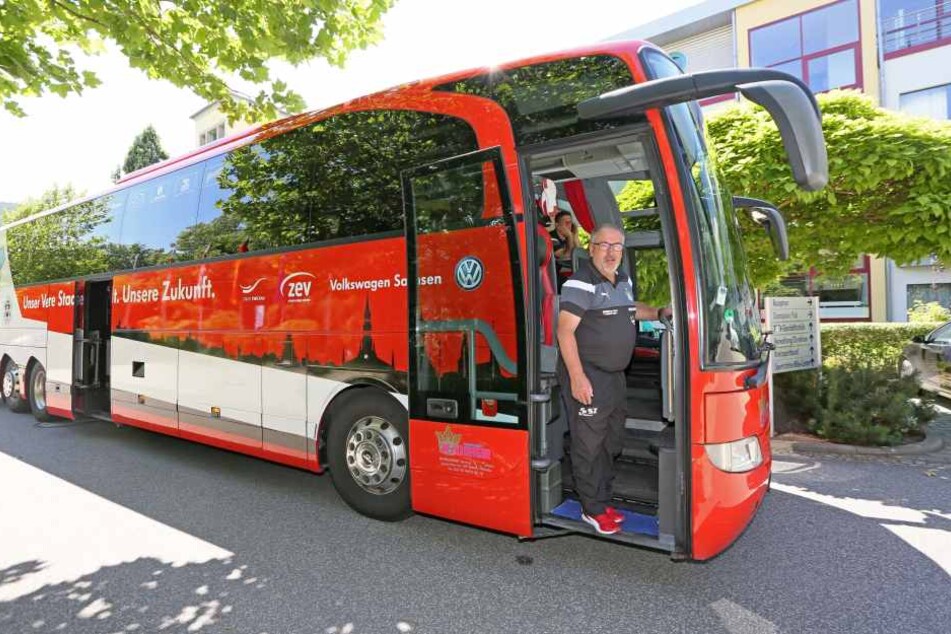 Von LKW bis Reisebus: Siegfried Ziegner begann 1971 als Fernfahrer und
sattelte 1992 auf Reisebusse um.