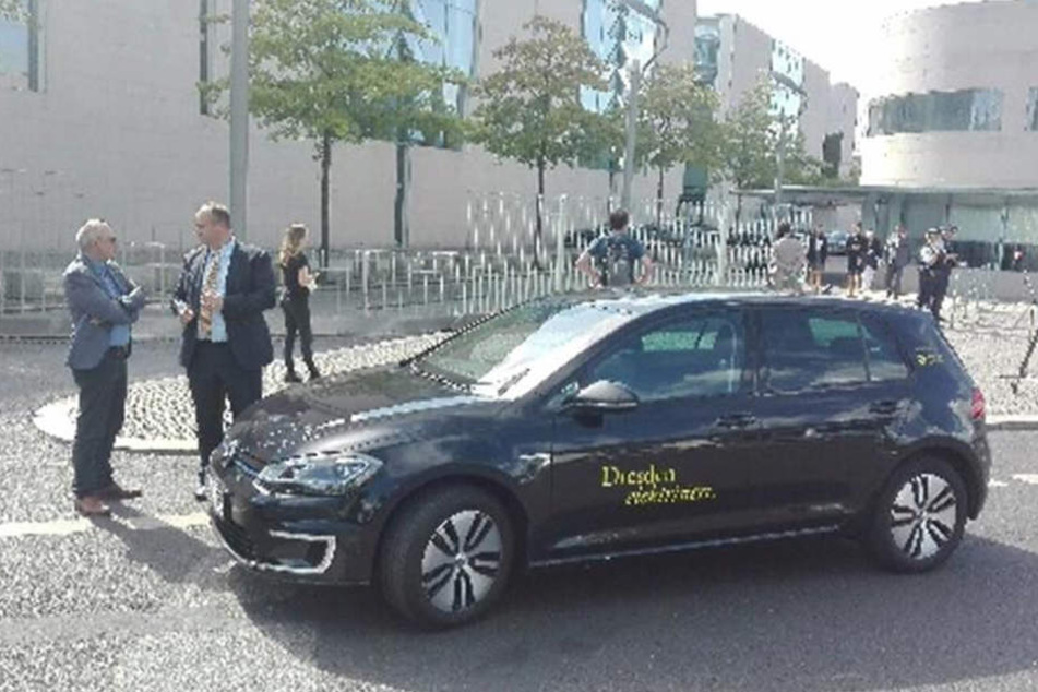 OB Hilbert reiste zum Berliner Diesel-Gipfel im e-Golf an, vor dem Kanzleramt gab es aber keine freie Ladesäule.
