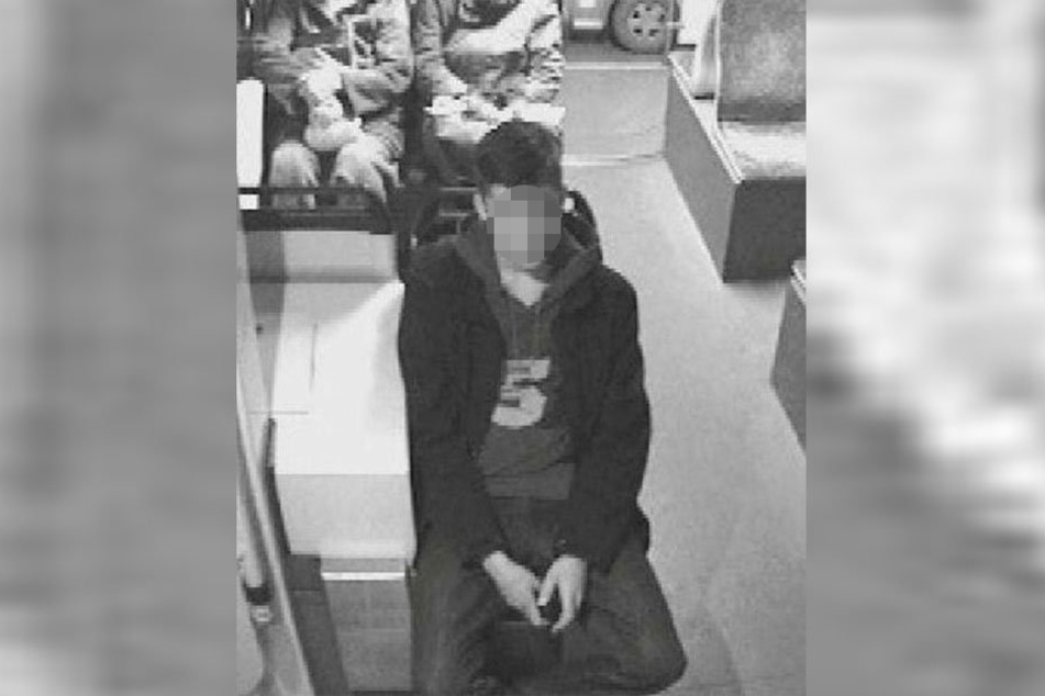 Dieser junge Mann attackierte eine Rentnerin (69).