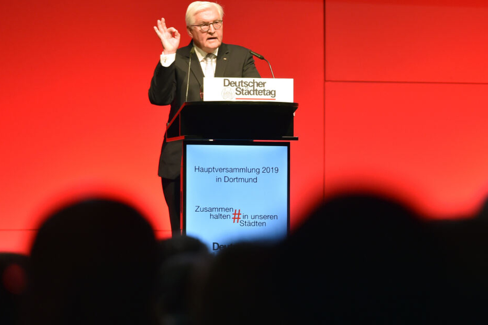 Beim Deutschen Städtetag in Dortmund prangerte Bundespräsident Frank-Walter Steinmeier die Hasskommentare gegen Lübcke heftigst an.