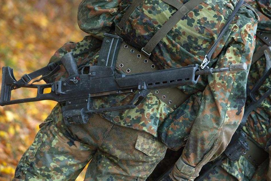 Bei einem Marsch ist ein 19-jähriger Rekrut wegen Überhitzung gestorben.