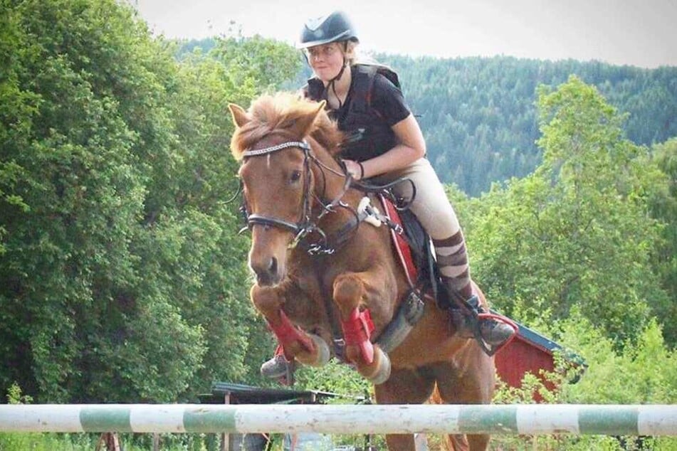 Pia Olden auf einem ihrer Pferde.