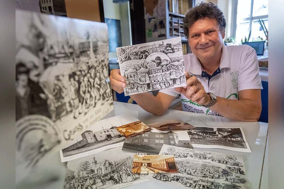Bauamt-Mitarbeiter und Kät-Kenner Christian Sieber (63) zeigt historische Dokumente von der Annaberger Kät.