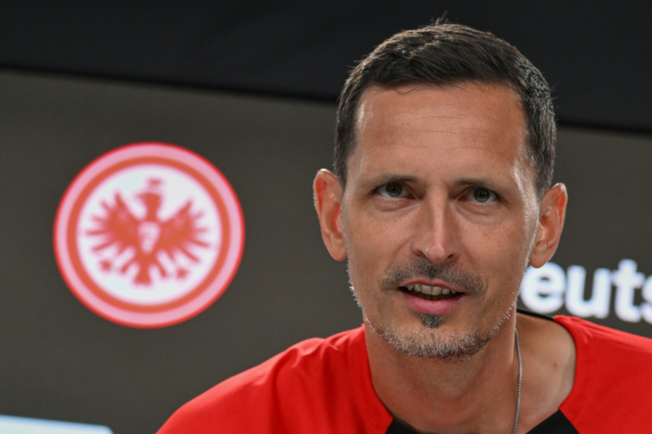 Eintracht Frankfurts Chefcoach Dino Toppmöller (43) will in der Conference League gegen Royal Union Saint-Gilloise unbedingt weiterkommen.