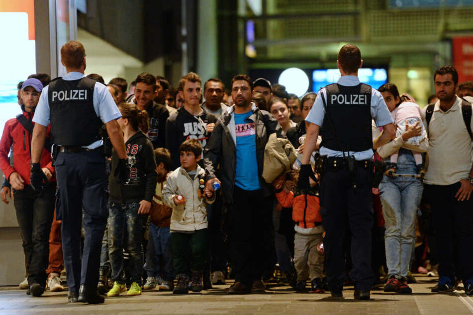 2015 strömten Hunderttausende Flüchtlinge nach Deutschland. Die Berichterstattung soll darüber nicht neutral gewesen sein, sagt Professor Haller.