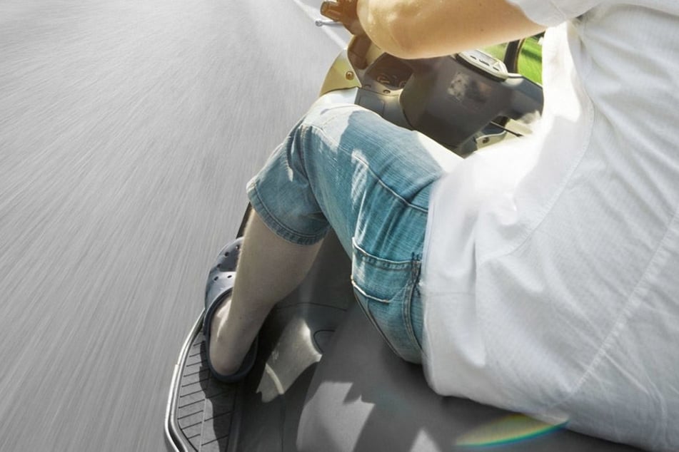 Die Täter waren auf Mopeds unterwegs, um schnell flüchten zu können. (Symbolbild)