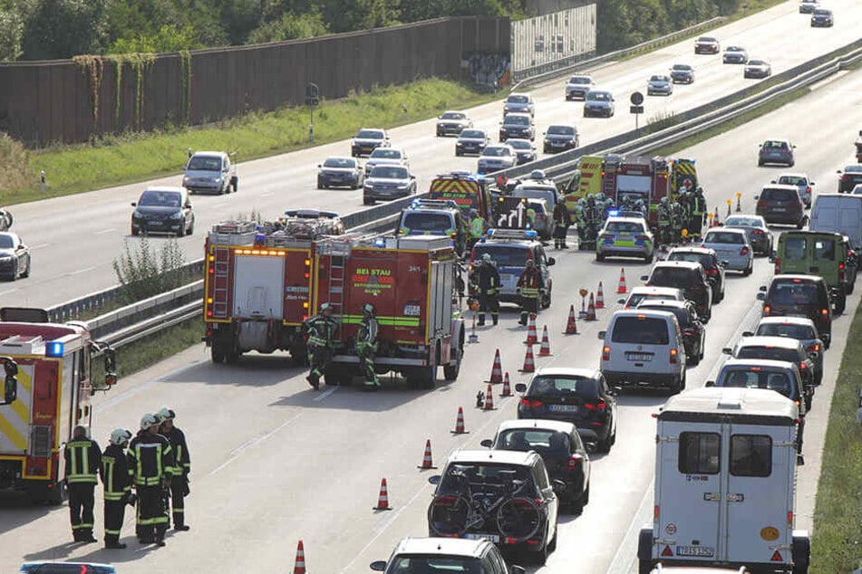 Ein Großaufgebot an Feuerwehr, Polizei und Rettungskräfte eilte zur Unfallstelle.