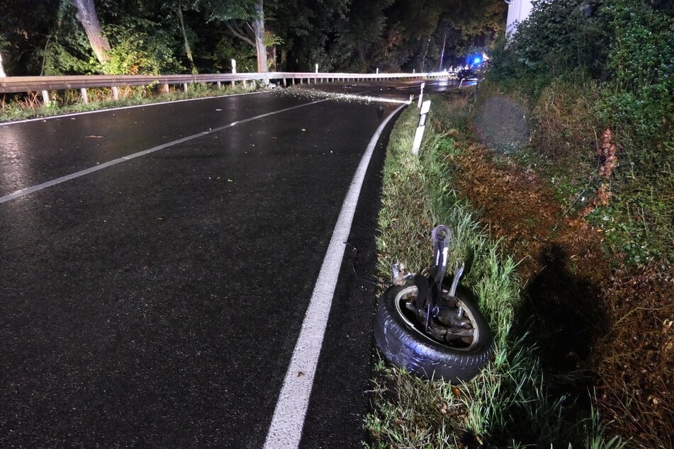 Das Hinterrad des Ford wurde abgerissen.