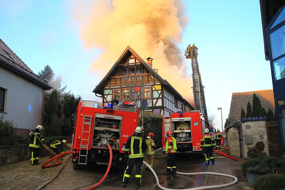 Zahlreiche Feuerwehr-Kameraden bekämpften den Brand.