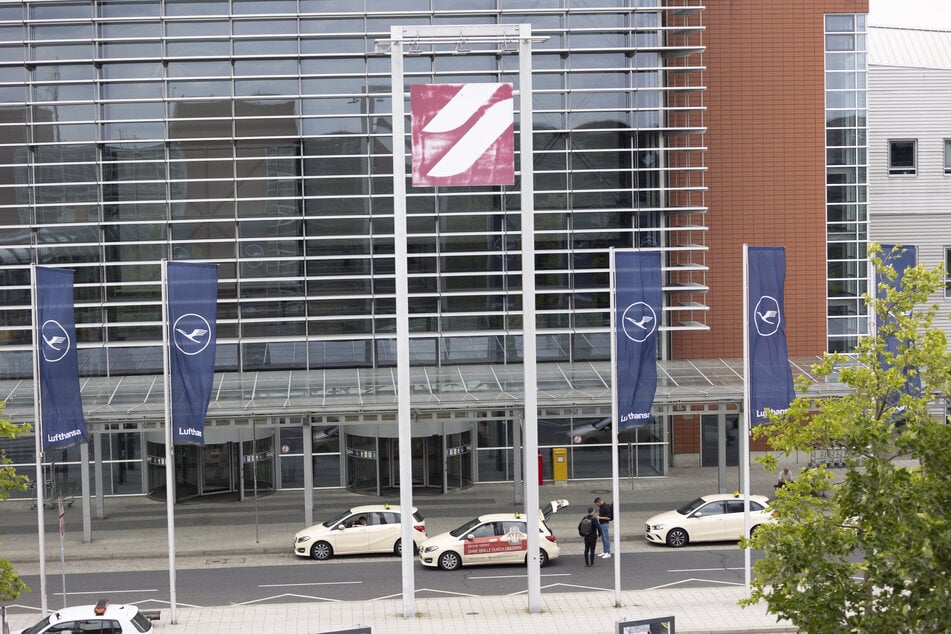 Am Dresdner Flughafen ist für Montag und Dienstag ein Großteil der Flüge abgesagt. (Archivfoto)