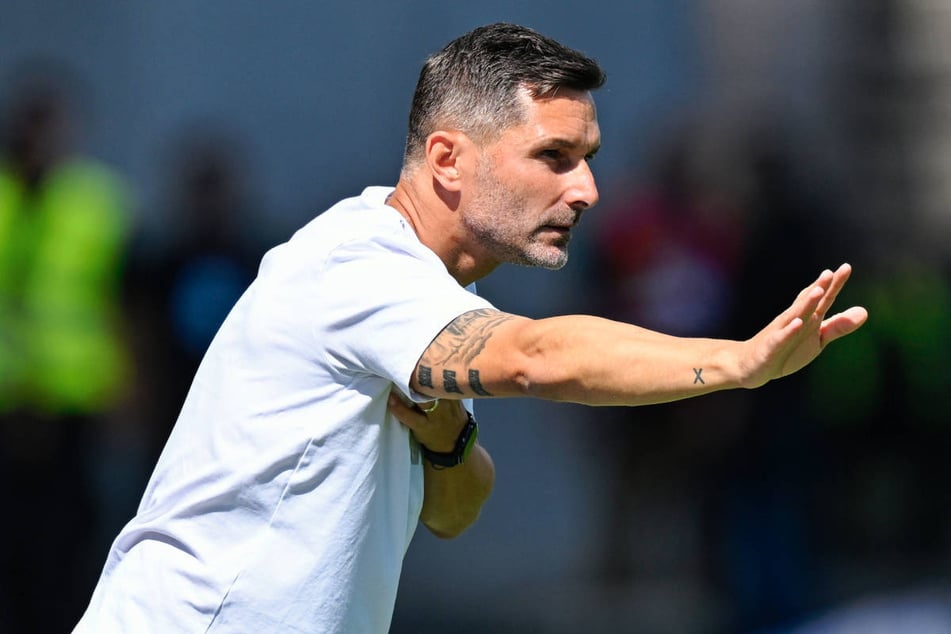 Stefan Leitl (47) hat sein System bei Hertha BSC den gegebenen Verletzungs-Bedingungen angepasst.