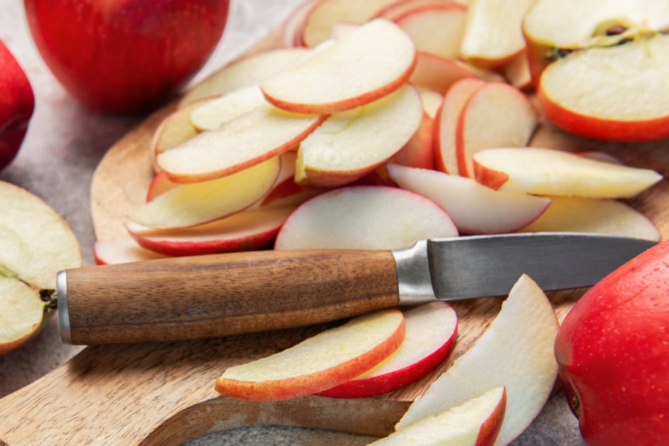 Am Besten eignet sich das Fruchtfleisch - ohne Kerne und Schale - zum Verfüttern.