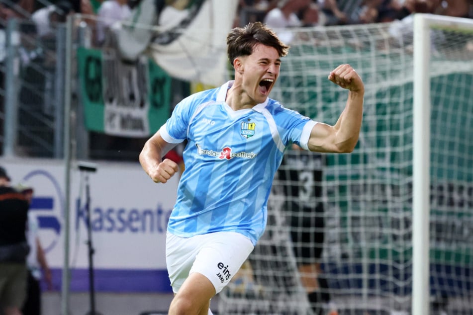 Jonas Marx (21), hier nach dem Siegtor gegen Chemie Leipzig, vertritt Dejan Bozic (33) im Sturmzentrum. Kann der 21-Jährige gegen Erfurt erneut jubeln?