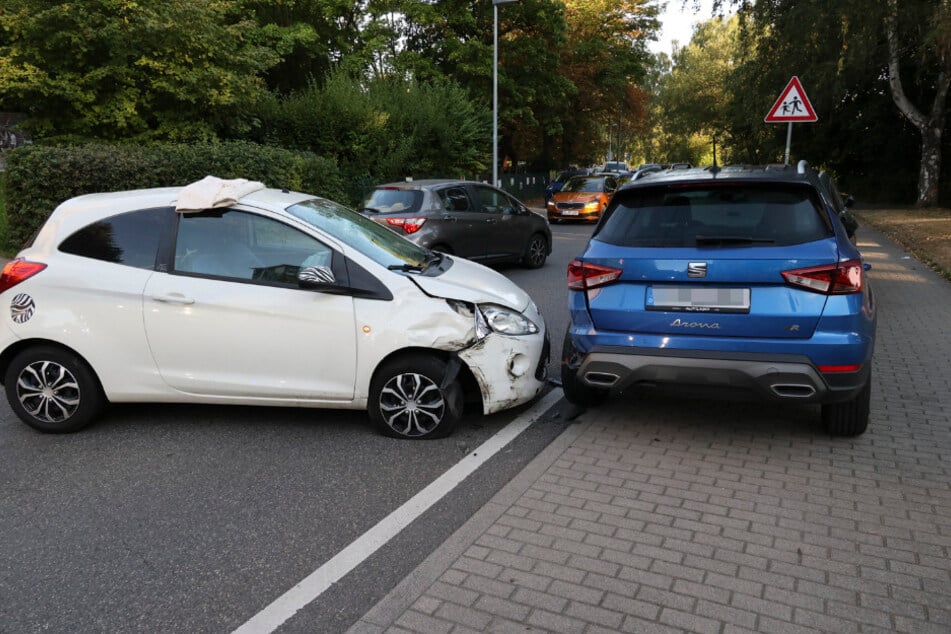 Der Ford-Fahrer wurde bei dem Unfall verletzt.