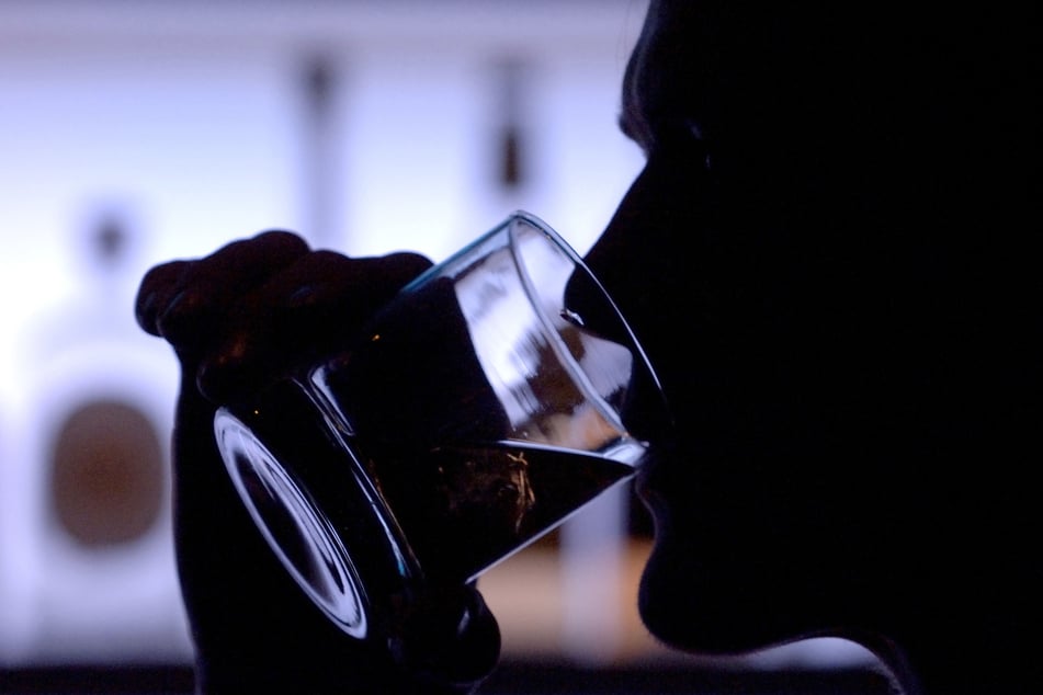Illegal hergestellter Alkohol ist ein wiederkehrendes Problem in der Türkei. (Archivbild)