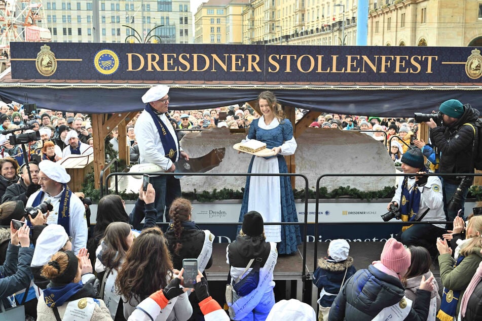 Das Dresdner Stollenfest auf dem Striezelmarkt ist der alljährliche Höhepunkt der Stollensaison.