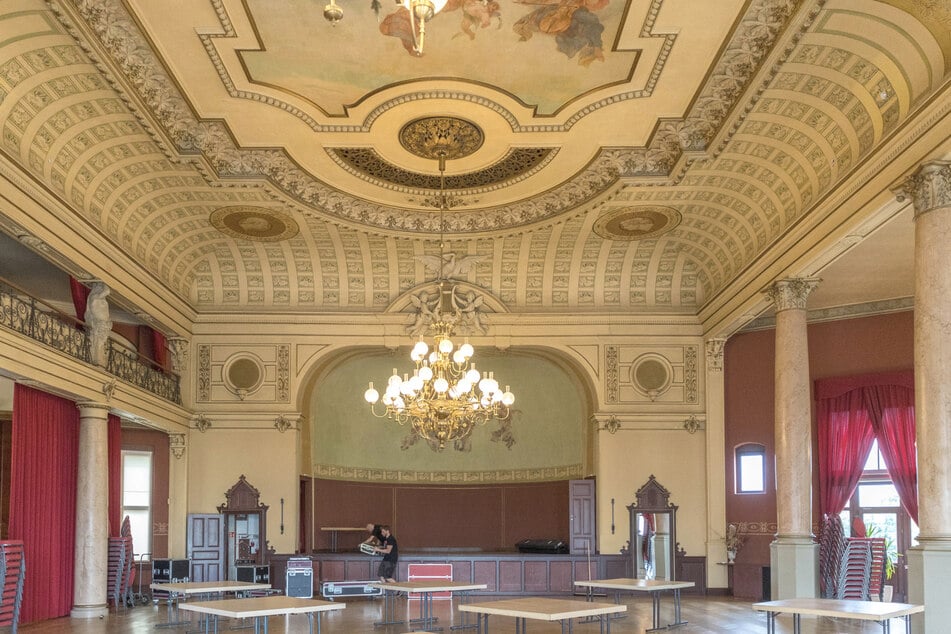 Der prächtige Ballsaal im Ballhaus Watzke.