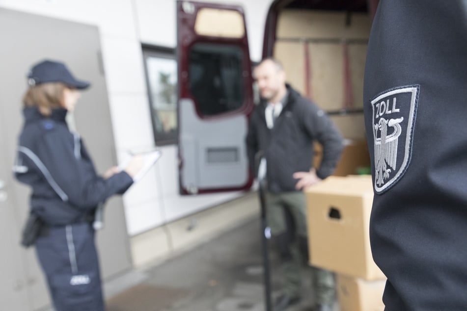Die Finanzkontrolle hat einen Kurierdienst in Niederbayern unter die Lupe genommen. (Symbolbild)