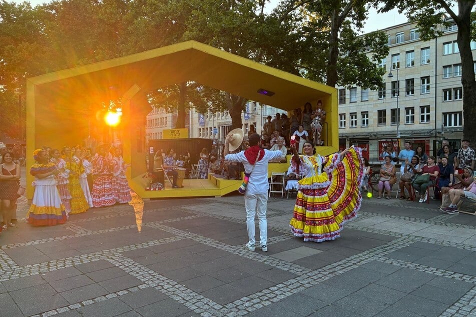 Neben Tanzaktionen finden hier Karaoke-Abende, Lesungen oder auch Fotoshootings statt.