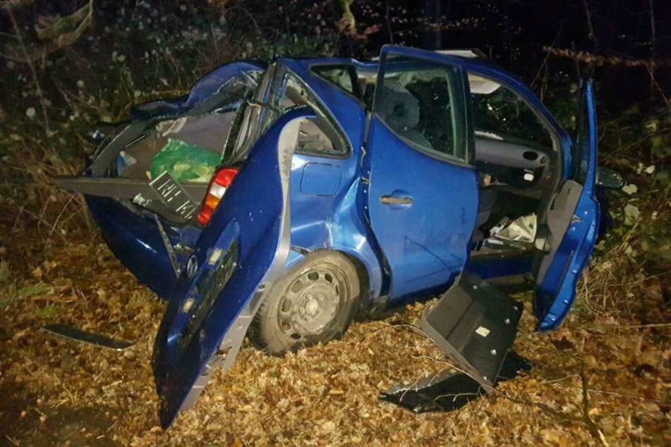 Die Insassen dieses Fahrzeugs in Mülheim wurden nur leicht verletzt.