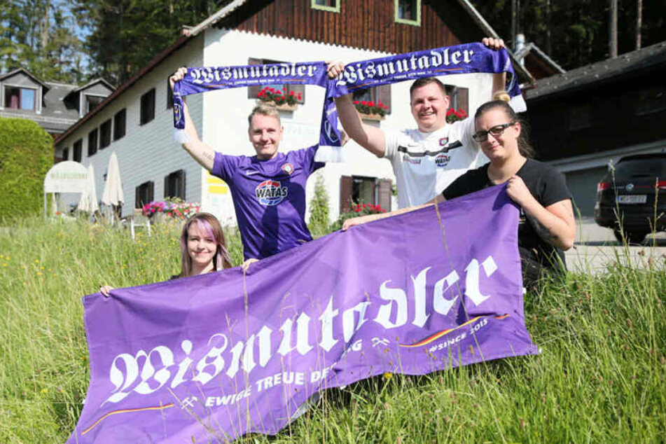 Treue Fans: Linda und Frank Behn, Andre Weißflog sowie Stephanie Ullmann (v.l.).