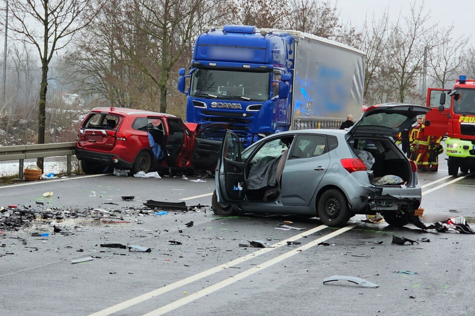 Drei Tote und fünf Verletzte bei schwerem Unfall in Sachsen