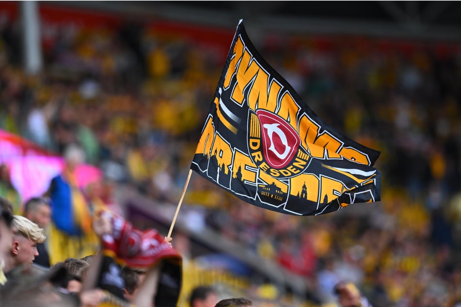 Ein Teenager wurde am Samstagabend seiner Fan-Utensilien beraubt. (Symbolbild)