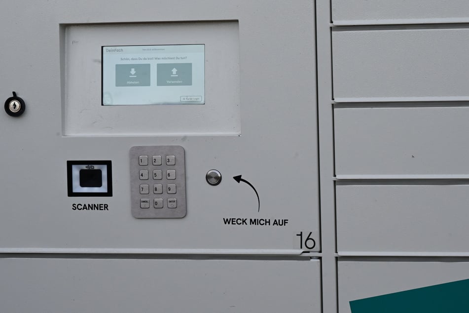 Die Öffnung der Paketfächer ist denkbar modern und einfach.