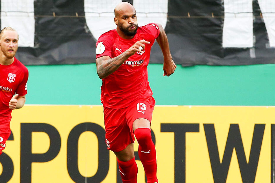 Terrence Boyd (r.) hat beim Halleschen FC voll eingeschlagen: Nach vier Spielen hat der frühere US-Nationalspieler drei Tore geschossen und zwei Treffer direkt vorbereitet.