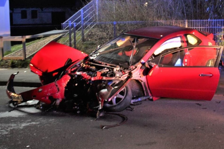 Der Honda Civic war nach dem Unfall nur noch Schrott.