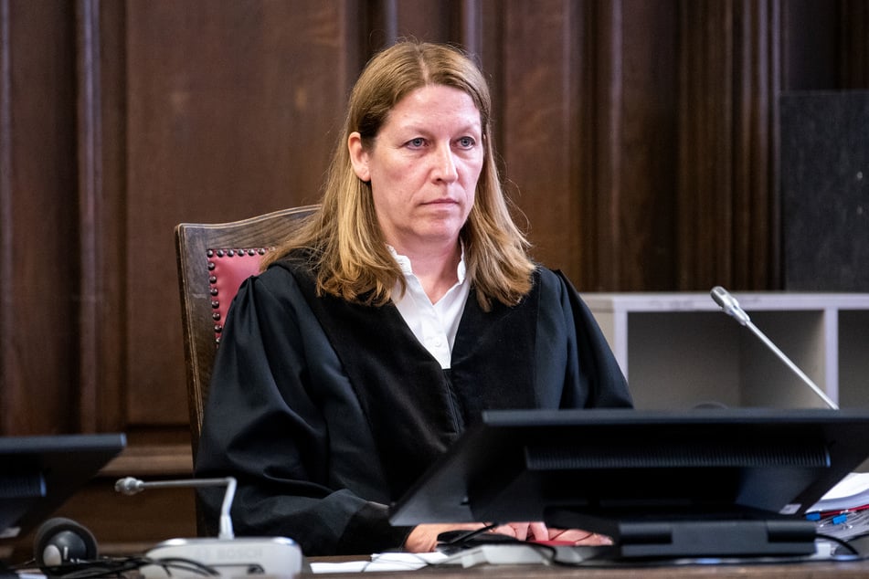 Die Vorsitzende Richterin Isabel Hildebrandt im Sitzungssaal am Freitag im Landgericht Hamburg.