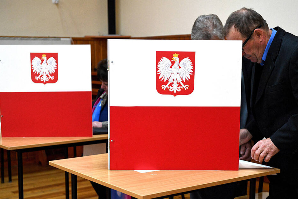 Auch in der polnischen Stadt Krzywcza gaben viele Wähler ihre Stimme schon morgens ab.