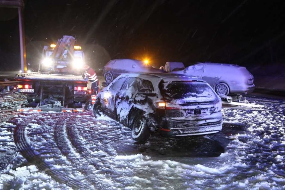 Zuvor hatte sich ein mit drei Autos beladenes Transportergespann auf der Autobahn quergestellt.