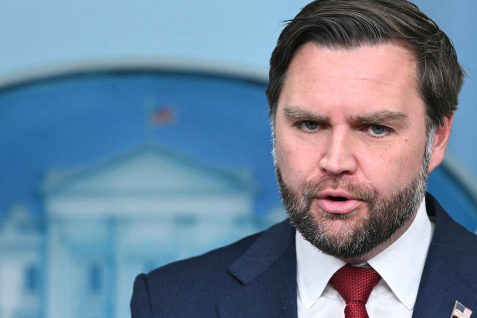 Vance warns Europe to take Trump's Greenland threats "seriously"