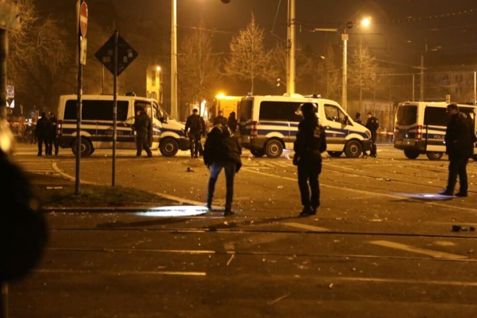 In der Silvesternacht ist es am Connewitzer Kreuz zu mehreren Straftaten gekommen, mehrere Personen wurden verletzt.