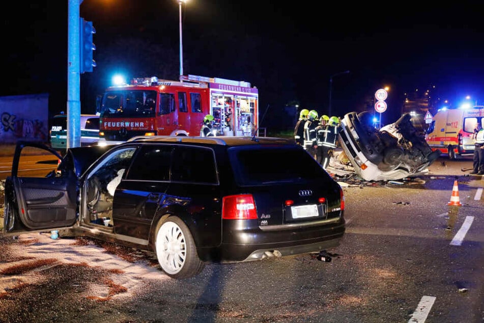 Die Straße glich einem Trümmerfeld.