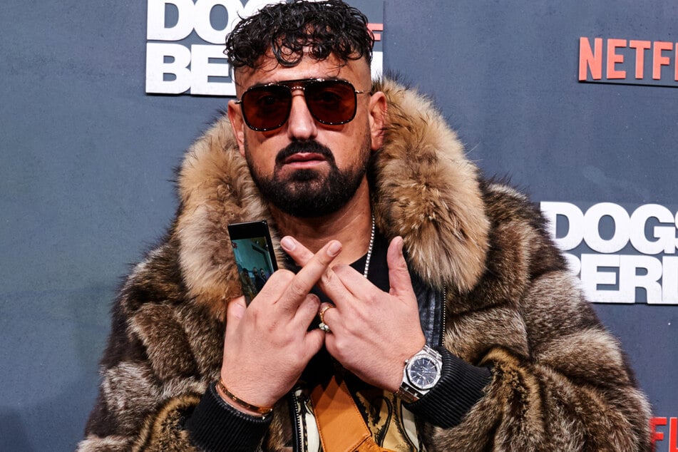 Rapper Haftbefehl (39, Foto) und die Netflix-Doku über ihn sorgen für das überraschende Charts-Comeback von Liedermacher Reinhard Mey.